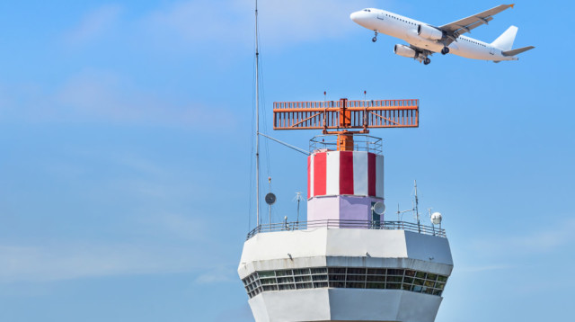 מגדל פיקוח. כדור הארץ מחולק לאזורי שליטה (צילום: שאטרסטוק)