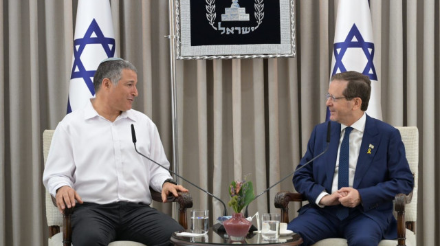 נשיא המדינה יצחק הרצוג וראש השב"כ הנכנס דוד זיני (צילום: אבי קנר)