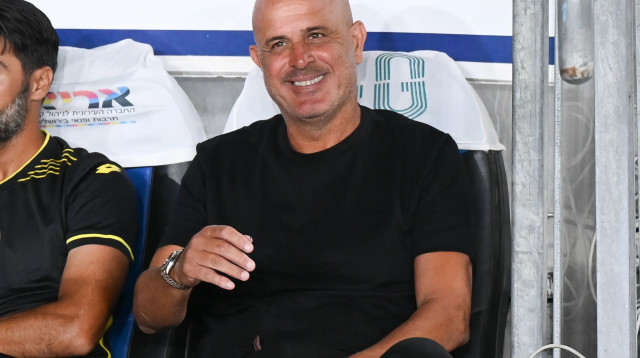 יוסי אבוקסיס, מאמן מכבי נתניה (צילום: ברני ארדוב)