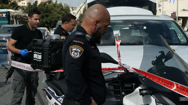 מעצר חשוד בשוד בשכונת הולילנד בירושלים (צילום: דוברות המשטרה)