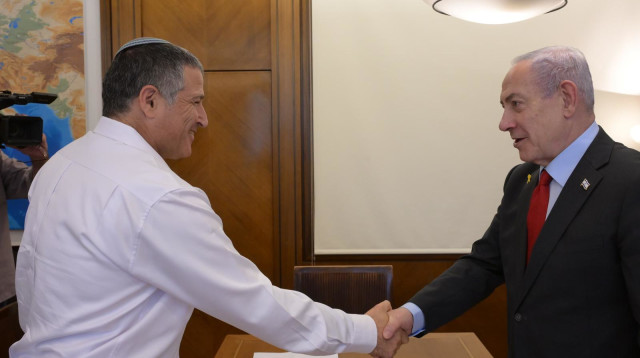 הפגישה הראשונה בין בנימין נתניהו לדוד זיני (צילום: עמוס בן גרשום לע"מ)