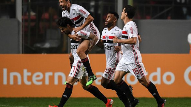 אלשנדרה פאטו חוגג במדי סאו פאולו (צילום: Pedro Vilela)