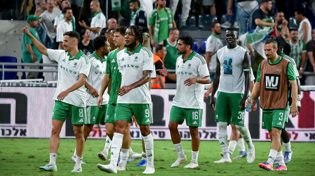 שחקני מכבי חיפה (צילום: אריאל שלום)