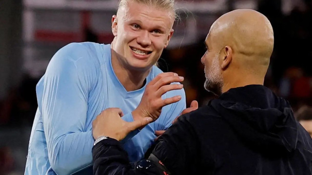 מאמן מנצ'סטר סיטי פפ גווארדיולה עם ארלינג הולאנד (צילום: רויטרס)