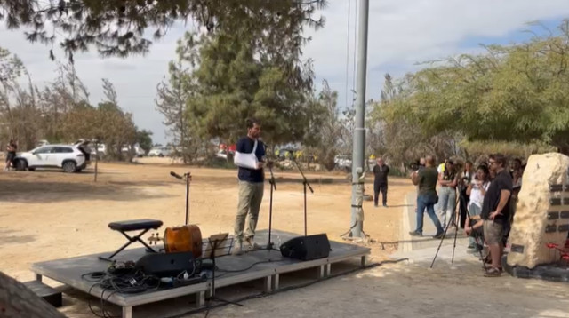 שגיא דקל חן בבית העלמין בניר עוז (צילום: פלד ארבלי)