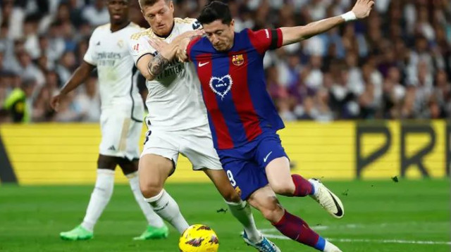 קרוס מול לבנדובסקי (צילום: רויטרס)