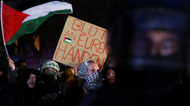 הפגנה פרו פלסטינית בברלין בשבעה באוקטובר 2025 (צילום: REUTERS/Lisi Niesner)