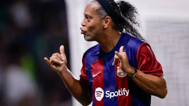 חוגג בסמי עופר. רונאלדיניו (צילום: מאור אלקסלסי)