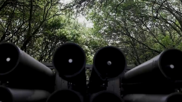 קנה שיגור טילים של חיזבאללה, מתוך סרטון התעמולה של חיזבאללה לציון שנתיים ללחימה (צילום: רשתות ערביות, שימוש לפי סעיף 27 א')