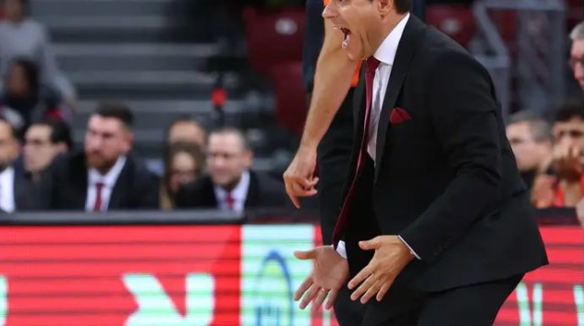 "ככה אי אפשר לנצח". איטודיס זועם בדרבי (צילום: אודי ציטיאט)