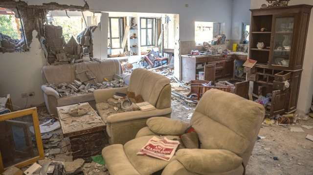 בית בקיבוץ בארי לאחר הטבח (צילום:  אריק מרמור, פלאש 90)