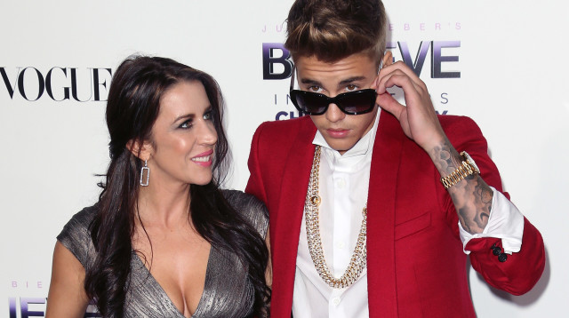 ג'סטין ביבר ואמו פטי מאלאט (צילום:  David Livingston/Getty Images)