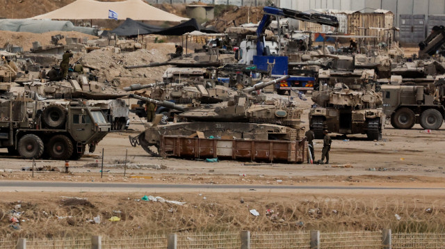 טנקים ישראלים ברצועת עזה (צילום: רויטרס)