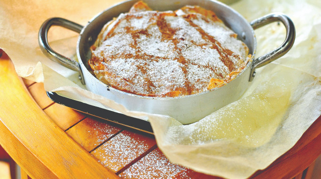 פסטייה / מאפה עלי פילו ופרגיות (צילום: פסקל פרץ-רובין)