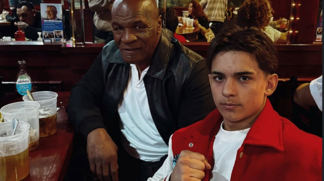 ארתורו גאטי ג'וניור ומייק טייסון האגדי (צילום: צילום מסך, אינסטגרם)