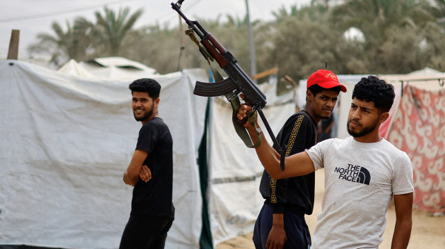 בעזה מציינים את הסכם הפסקת האש (צילום: REUTERS/Mahmoud Issa)