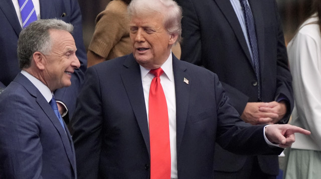 טראמפ וויטקוף. הקשר הגורדי בותק באבחה אחת (צילום: רויטרס)