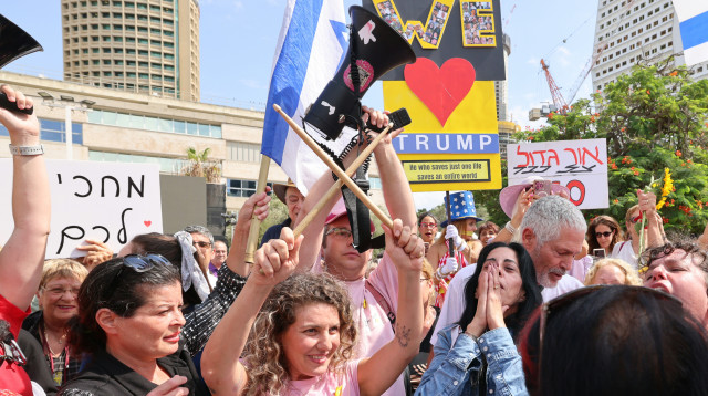 כיכר החטופים, אתמול. ישראלים אחים אנחנו (צילום: מרק ישראל סלם)