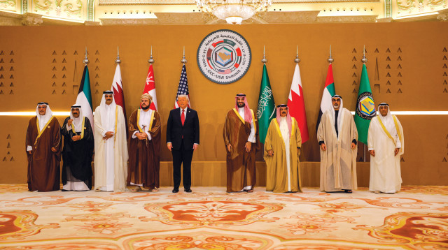 טראמפ ושליטי מדינות המפרץ בסעודיה  (צילום: רויטרס)