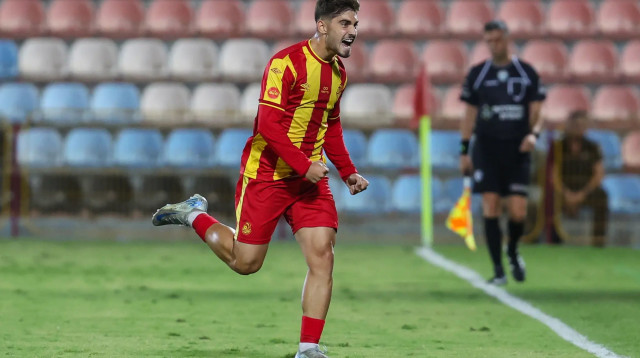 אורי עזו שחקן מ.ס. אשדוד חוגג שער (צילום: לירון מולדובן)