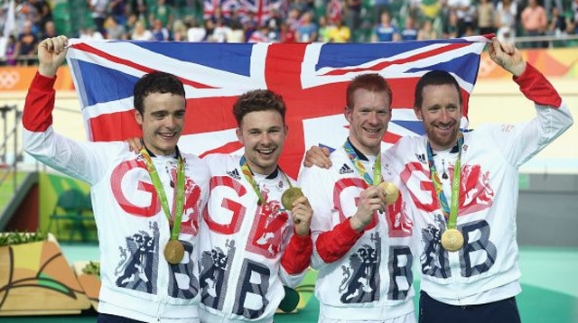 רוכבי האופניים של בריטניה בריו 2016 עם מדליות הזהב (צילום: Getty images)