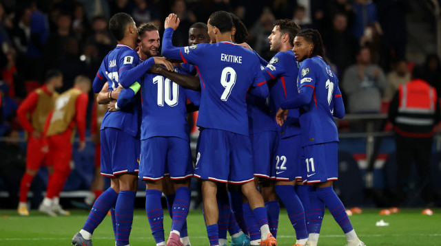 שחקני נבחרת צרפת חוגגים (צילום: GettyImages)