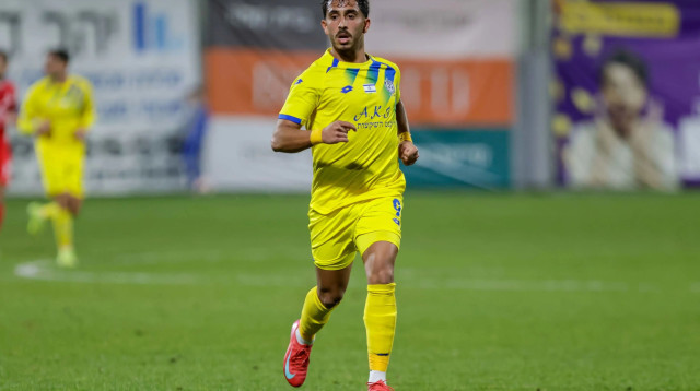 אופק עובדיה שחקן מכבי הרצליה (צילום: ברני ארדוב)