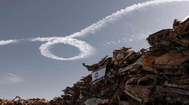 אתר המכוניות השרופות מטבח ה-7.10 (צילום: חן שימל)