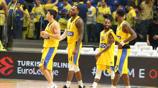 שחקני מכבי תל אביב (צילום: עדי אבישי)