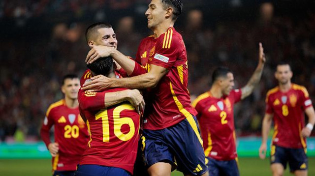 אלכס באנה במדי נבחרת ספרד (צילום: Soccrates Images / Contributor)