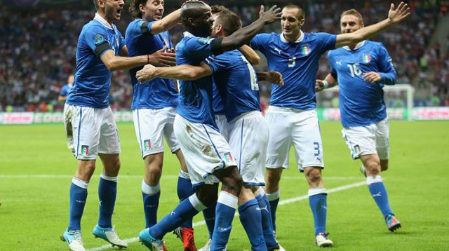 באלוטלי נבחרת איטליה (צילום: Joern Pollex / Staff)