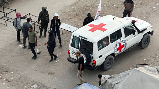 רכב הצלב האדום ברצועת עזה (צילום: REUTERS/Ramadan Abed)