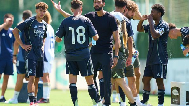 אלברו ארבלואה ושחקני קבוצת הקסטיליה של ריאל מדריד (צילום: Angel Martinez / Contributor)