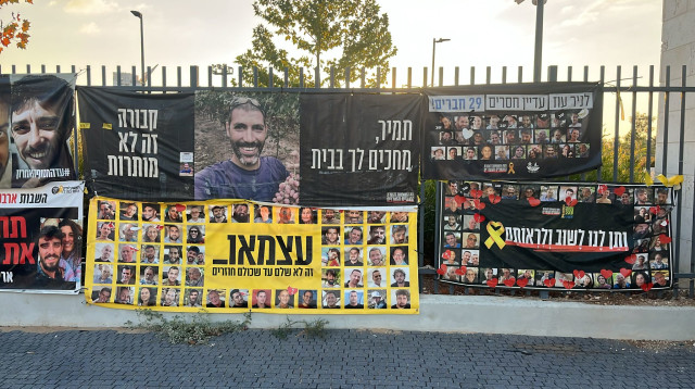 קיבוץ ניר עוז ממתינים לשובם של החטופים (צילום: פלד ארבלי)