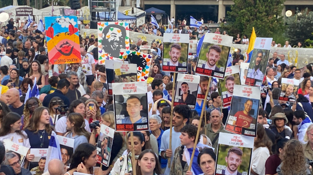 כיכר החטופים (צילום: אבשלום ששוני)