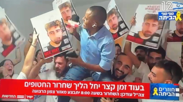 ברהנו טגניה על הכתפיים (צילום: צילום מסך חדשות 12)