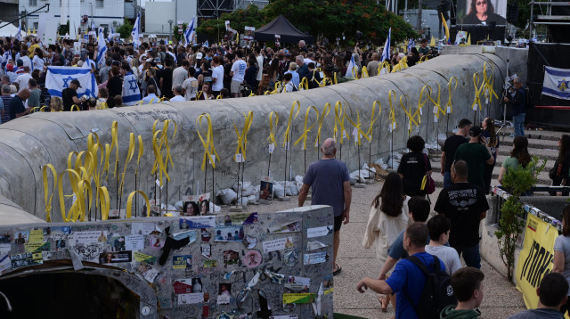 היסטוריה בכיכר החטופים  (צילום: אבשלום ששוני)