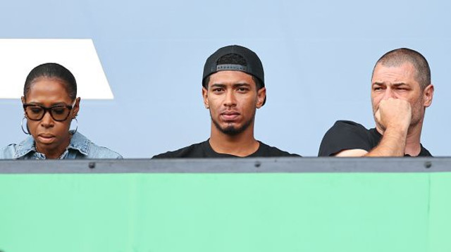 ג'וד בלינגהאם והוריו (צילום: Robbie Jay Barratt - AMA)