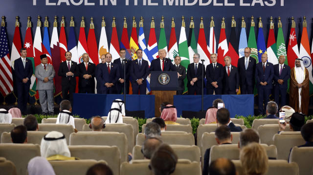 משתתפי הכנס בשארם א-שייח' (צילום: Yoan Valat/Pool via REUTERS)