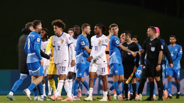 גרינפלד אמש באיסלנד. דשאן לא חסך בביקורת (צילום: GettyImages, FRANCK FIFE / AFP)