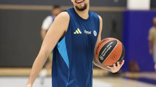 בהנהלת המועדון ביקרו את ההחלטה של הצוות המקצועי. טריפונוביץ' (צילום: דני מרון)