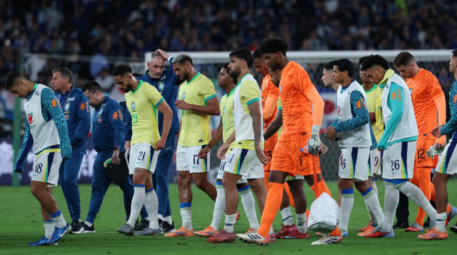 שחקני נבחרת ברזיל מאוכזבים (צילום: רויטרס)