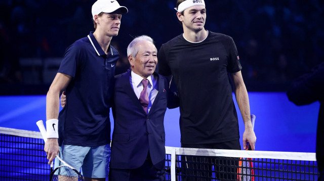 טיילור פריץ עם יאניק סינר לפני גמר טורניר גמר הסבב (צילום: רויטרס)