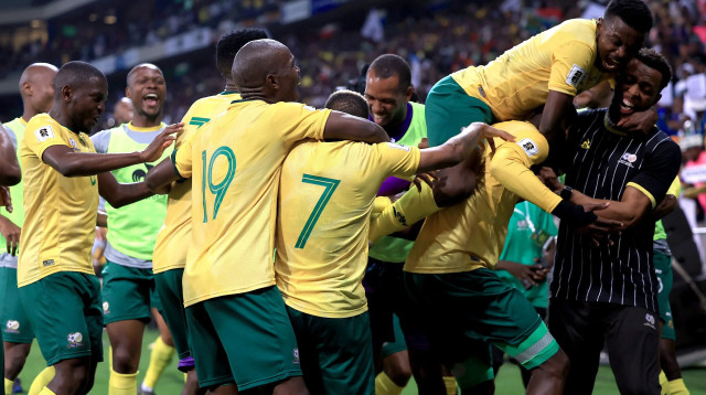 שחקני נבחרת דרום אפריקה חוגגים (צילום: רויטרס)