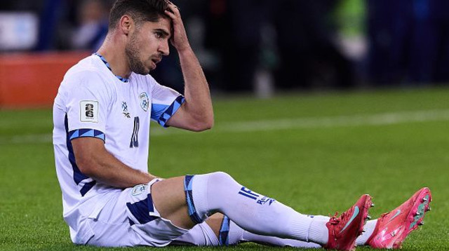 מנור סולומון במדי נבחרת ישראל (צילום: Ciancaphoto Studio)