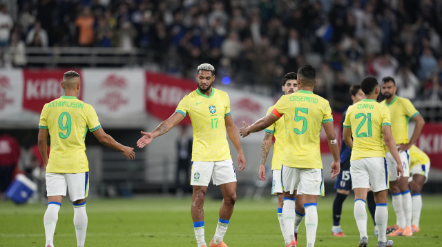 נבחרת ברזיל אחרי ההפסד ליפן (צילום: Toru Hanai / Stringer)