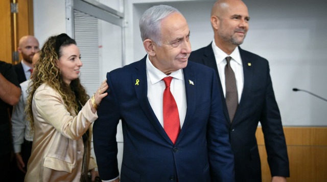 הדיון הבוקר- נתניהו בליווי עידית סילמן ואמיר אוחנה (צילום: פלאש 90)