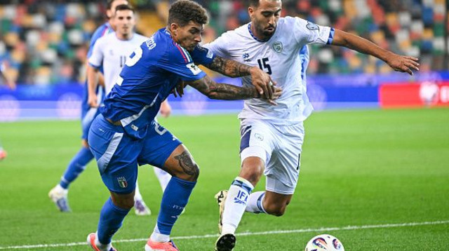 אליאל פרץ מול ג'יובאני די לורנצו (צילום: STEFANO RELLANDINI)