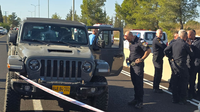 אירוע הירי בכביש 443 (צילום: אלון חכמון)