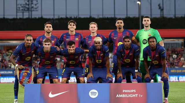 שחקני ברצלונה (צילום: Judit Cartiel / Stringer)